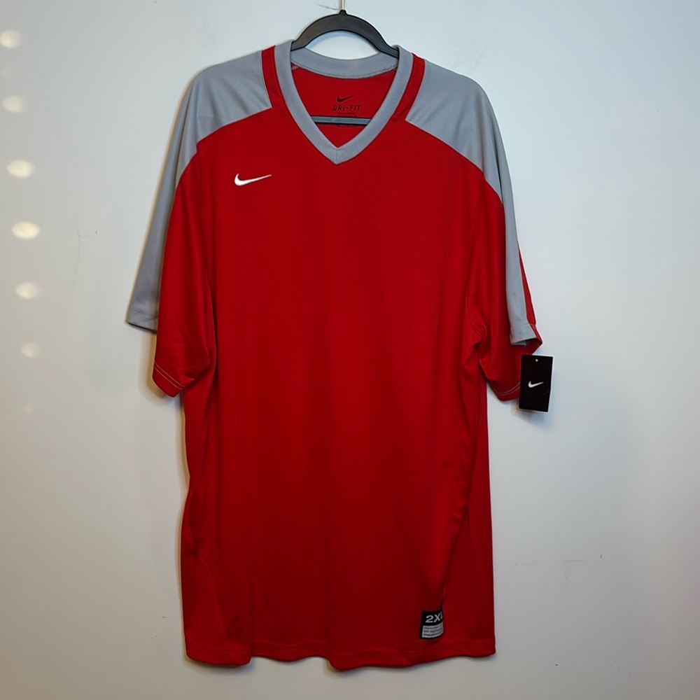 Nike dry fit athletic short sleeve shirt, size XXL. BNWT